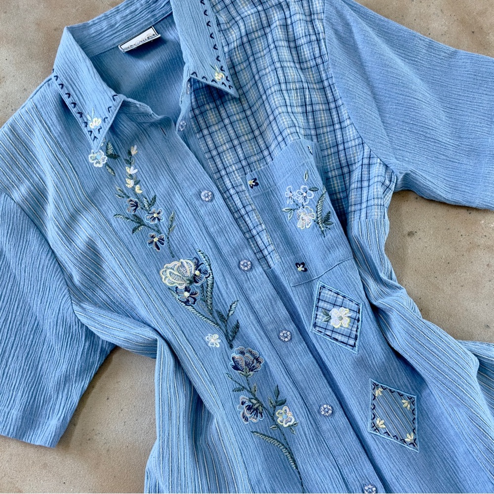 Vintage Napa Valley Denim Blue Floral Embroidered Crinkle Gauze Button Up Top -M - Picture 12 of 16